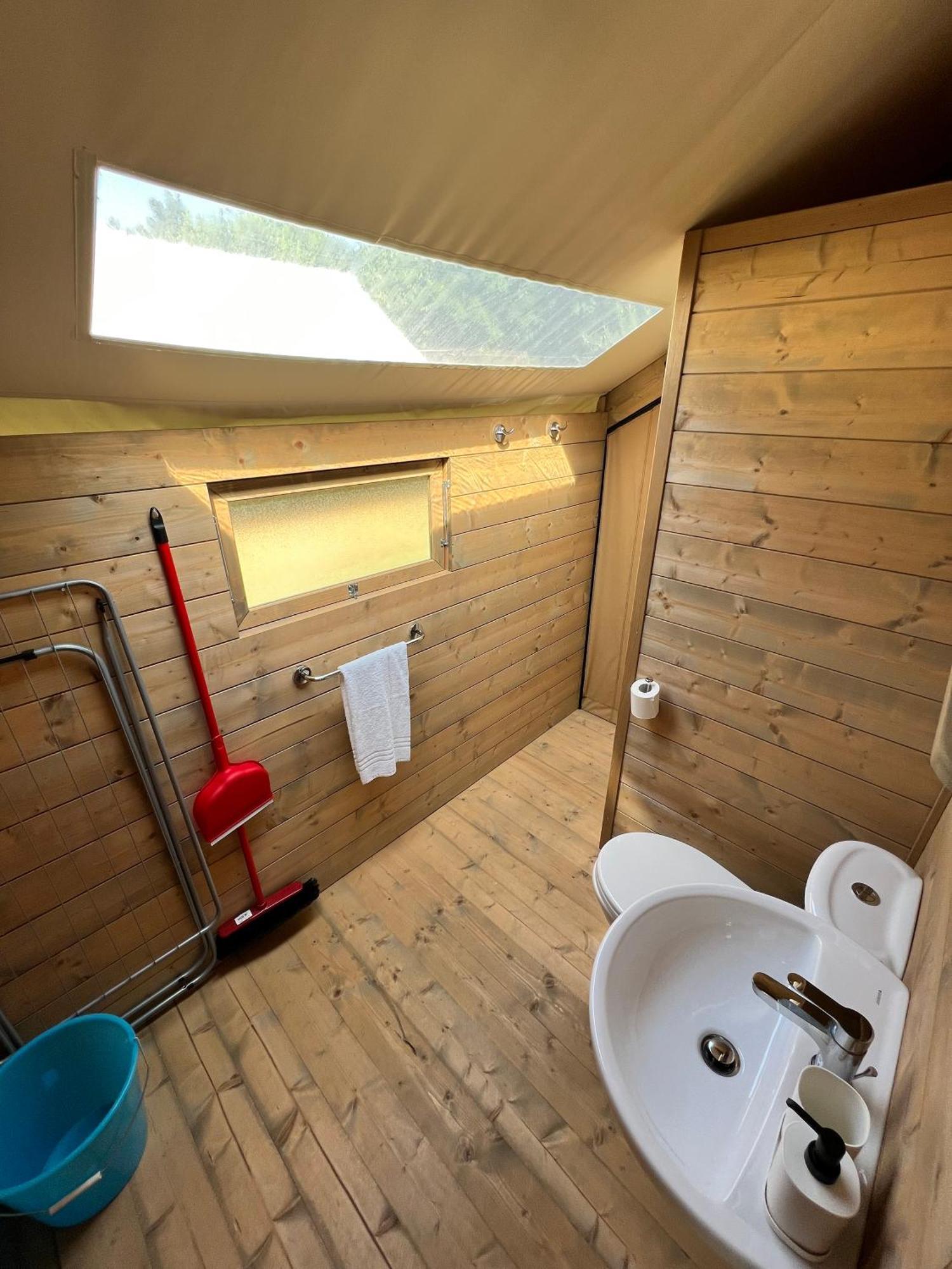 Glamping Camping Rivabella Леко Екстериор снимка